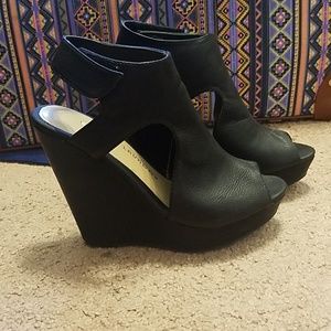 Chinese Laundry wedge